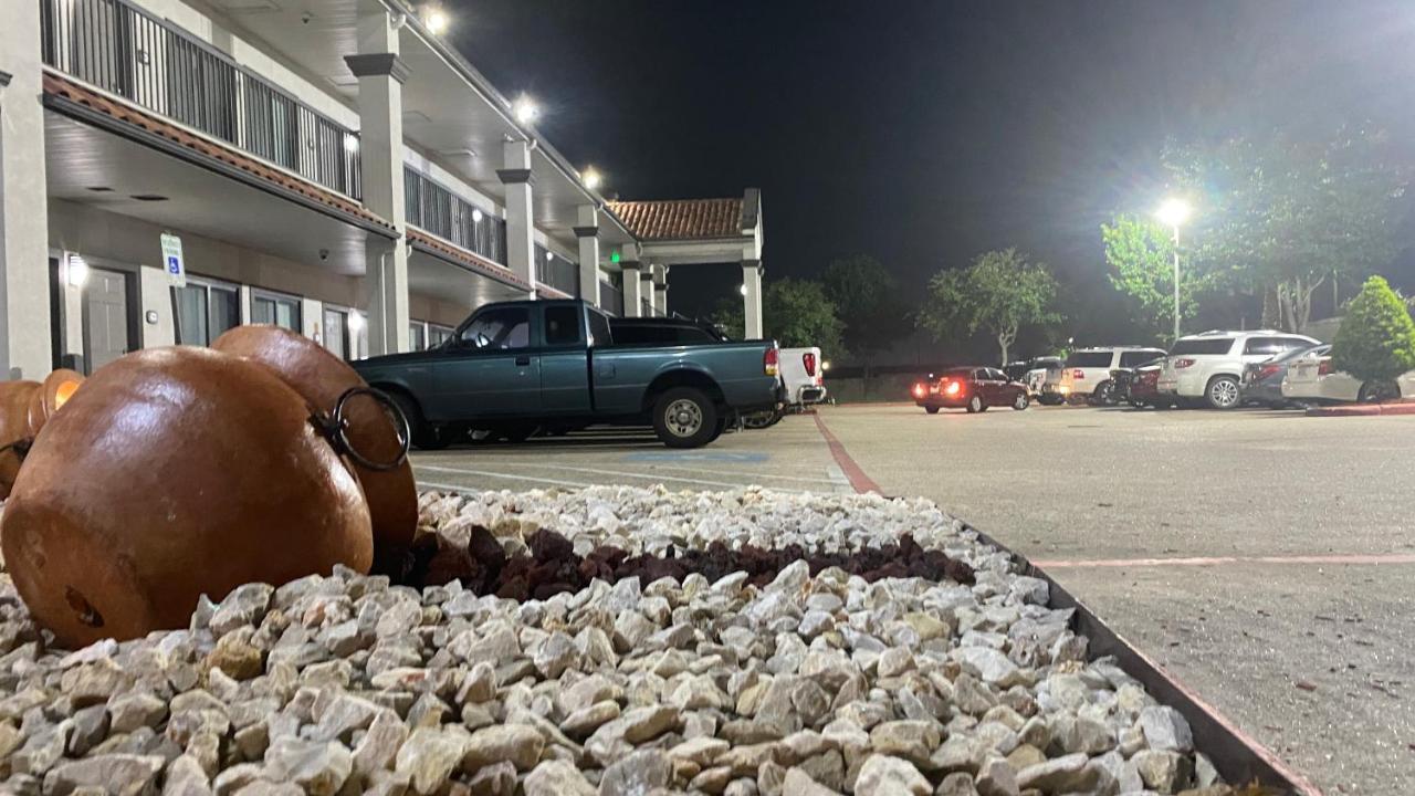 هيوستن Island Suites Hobby Airport المظهر الخارجي الصورة